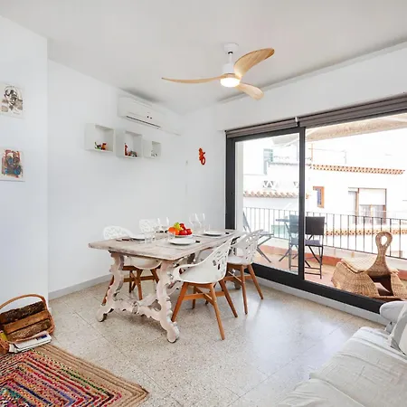 Atic Cap Tossa By Interhome * توسا ذي مار